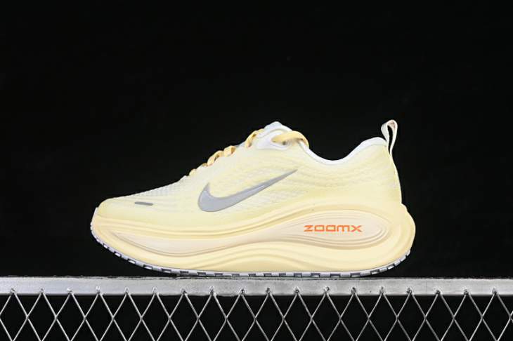 Picture of Nike Vomero Plus _SKUfw22358193580113935fw